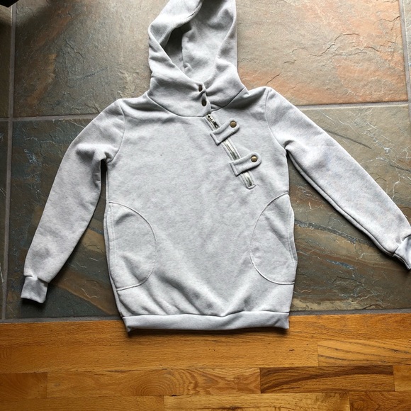 Women’s Stylish Grey Hoodie with Brass Accents - Picture 6 of 7